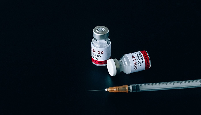 Le décret permettant aux infirmières et aux infirmiers de prescrire et d'administrer les vaccins anti-Covid-19 est paru ce samedi au Journal officiel