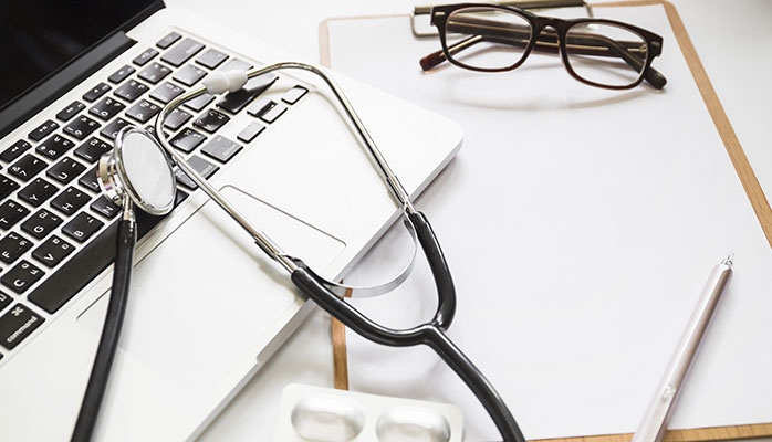 TVA applicable aux honoraires rétrocédés par les médecins dans le cadre d'un contrat de remplacement